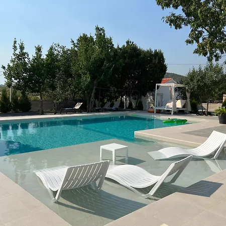 Hidden Heaven * Donje Vinovo